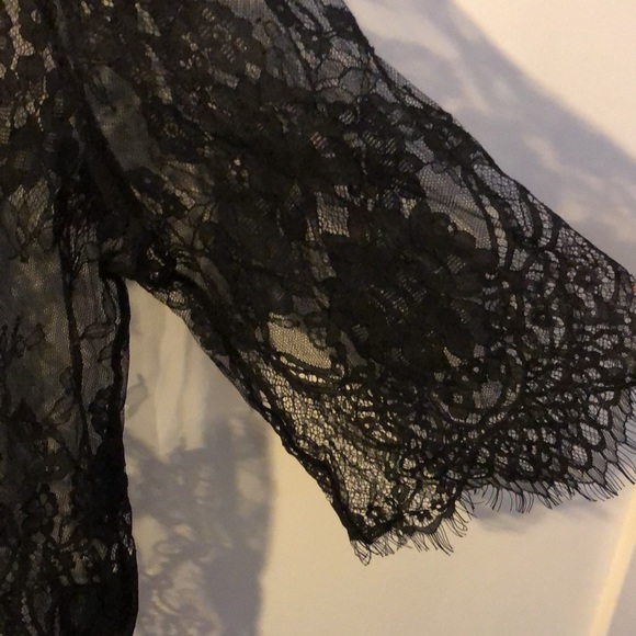 Sheer lace top - Picture 2 of 3